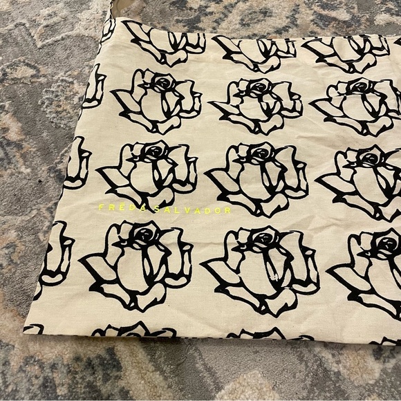 Floral Freda Salvador  Patterned Shoulder Bag - Picture 4 of 4